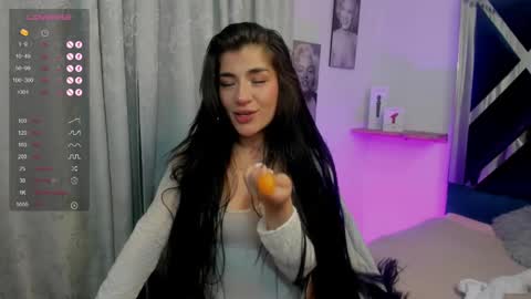 Snapshot of emilayton_ chatting on February 19, 4:55 am emilayton_ online show from February 19, 4:55 am