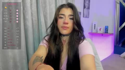 Snapshot of emilayton_ chatting on March 5, 4:34 am emilayton_ online show from March 5, 4:34 am