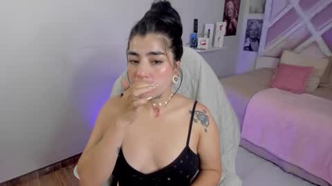 Snapshot of emilayton_ chatting on September 11, 7:14 pm emilayton_ online show from September 11, 7:14 pm
