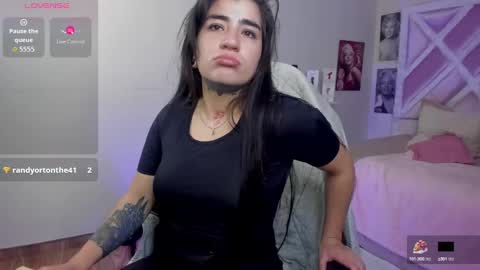 Snapshot of emilayton_ chatting on September 15, 8:20 pm emilayton_ online show from September 15, 8:20 pm