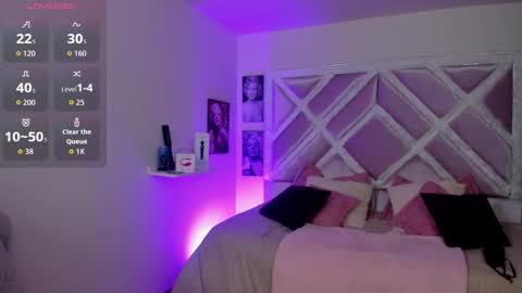 Snapshot of emilayton_ chatting on October 3, 7:22 pm emilayton_ online show from October 3, 7:22 pm