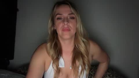 Snapshot of emilelovesyou chatting on June 25, 5:12 am emilelovesyou online show from June 25, 5:12 am