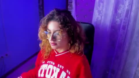 Snapshot of emili_rouse_ chatting on September 17, 12:12 am Emy online show from September 17, 12:12 am