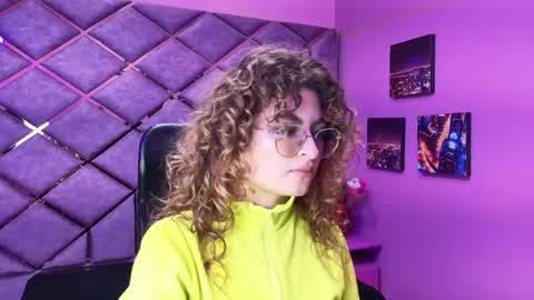Snapshot of emili_rouse_ chatting on September 28, 5:51 pm Emy online show from September 28, 5:51 pm