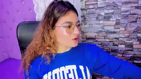 Snapshot of emili_rouse_ chatting on September 30, 4:45 pm Emy online show from September 30, 4:45 pm