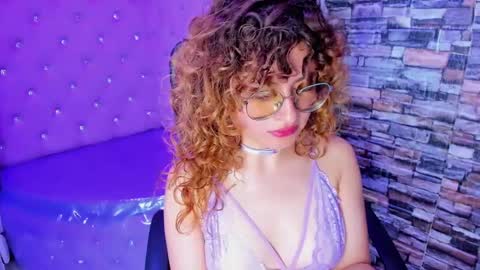 Snapshot of emili_rouse_ chatting on October 2, 4:25 pm Emy online show from October 2, 4:25 pm