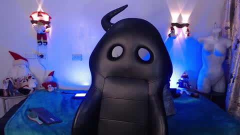 Emili roux online show from December 13, 7:53 pm