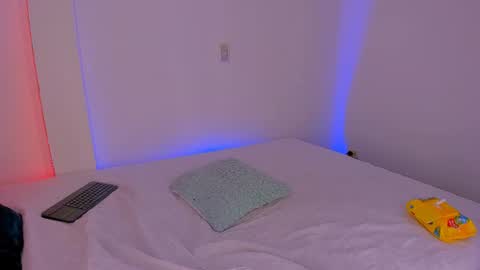 emili_williams10 online show from July 1, 12:12 am
