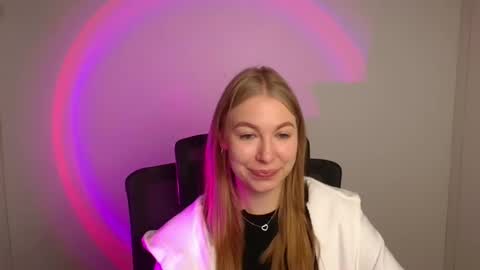 Emilia online show from October 25, 5:37 am