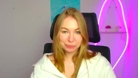 Emilia online show from March 21, 8:19 am