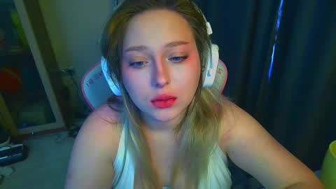 emiliaaah online show from February 26, 9:19 am