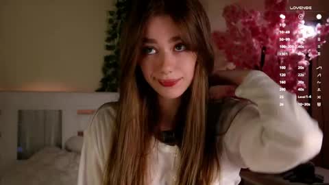 Snapshot of emiliaheather chatting on May 24, 12:15 am Tessa online show from May 24, 12:15 am