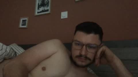 emiliano1256 online show from April 18, 11:58 am