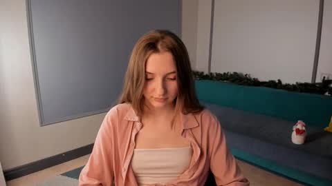 Snapshot of emiliawasurick chatting on February 21, 1:06 am Kira online show from February 21, 1:06 am