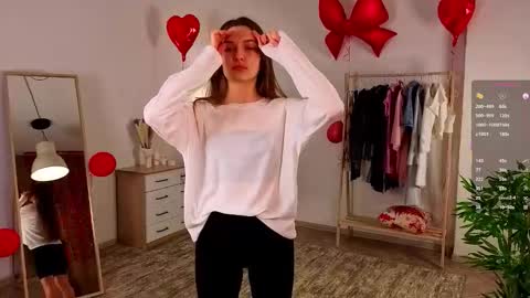 Snapshot of emiliawasurick chatting on February 22, 1:18 am Kira online show from February 22, 1:18 am