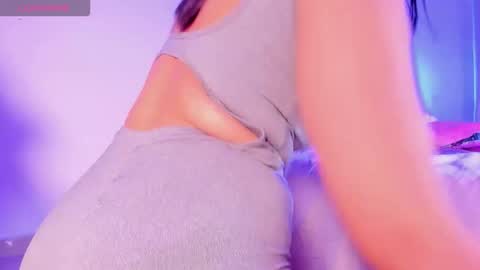 Snapshot of emilie_james chatting on October 12, 3:22 pm Emilie James online show from October 12, 3:22 pm