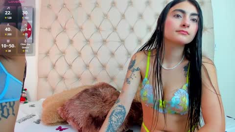 emilieandblake online show from December 28, 12:45 pm