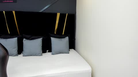 Emillie online show from December 9, 4:58 pm