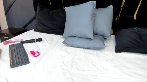 Emillie online show from December 11, 8:18 pm