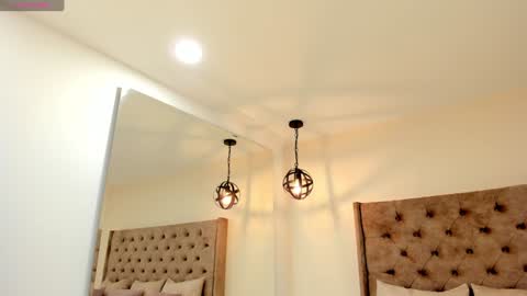 Emillie online show from January 6, 7:35 pm