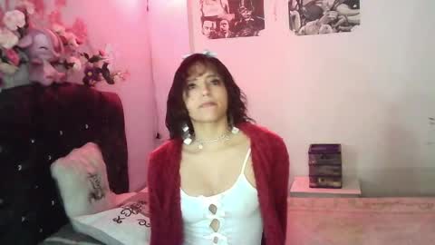 Snapshot of emiliejoy chatting on March 24, 4:17 am emiliejoy online show from March 24, 4:17 am
