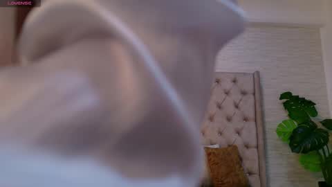 emilirosses online show from October 7, 11:40 am