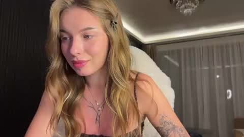 Snapshot of emilivibe chatting on July 21, 7:49 pm emilivibe online show from July 21, 7:49 pm