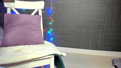 Snapshot of emiliyaqueen chatting on December 29, 8:55 am Emiliya online show from December 29, 8:55 am