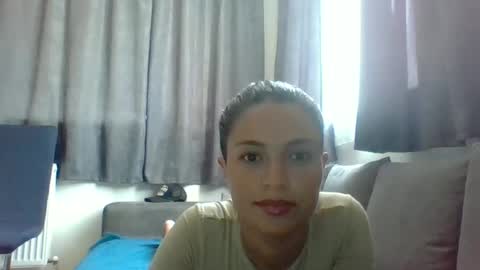 Snapshot of emilly_daniel chatting on June 23, 10:02 am Emilly and Daniel online show from June 23, 10:02 am