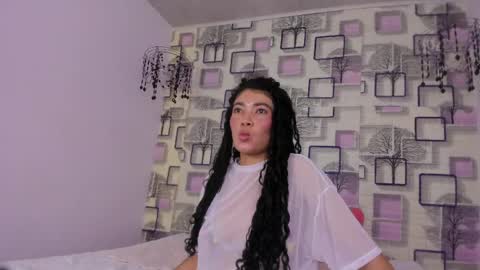 Snapshot of emilly_duque chatting on May 19, 3:57 am Emilly online show from May 19, 3:57 am