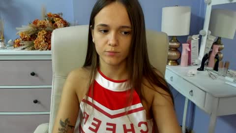 Emilly online show from April 3, 6:33 am