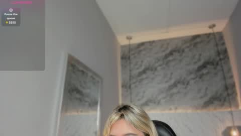 emilly_mell online show from December 19, 11:17 am