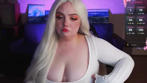 Snapshot of emillybones chatting on February 6, 5:16 pm Emily online show from February 6, 5:16 pm