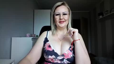 EmillyLove online show from March 30, 8:04 am