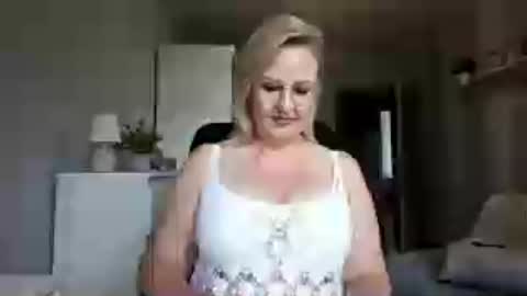 Snapshot of emillykiss chatting on July 17, 6:42 am EmillyLove online show from July 17, 6:42 am