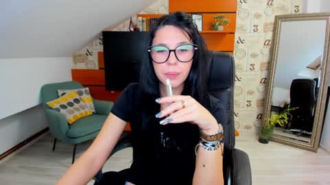 EmillyTaylor online show from December 4, 5:05 am
