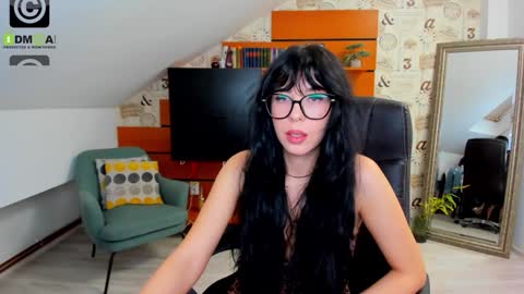 EmillyTaylor online show from December 9, 7:17 am
