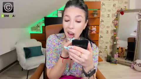 EmillyTaylor online show from March 30, 3:40 am