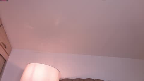 Snapshot of emily_____ chatting on June 6, 1:32 am emily valentina online show from June 6, 1:32 am