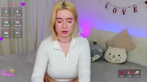 Snapshot of emily__bliss chatting on February 16, 2:46 pm Emily Bliss online show from February 16, 2:46 pm