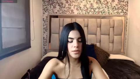 Snapshot of emily__cute__ chatting on February 19, 8:16 pm EMILY CUTE online show from February 19, 8:16 pm