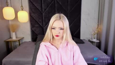 Emily online show from November 8, 4:40 pm