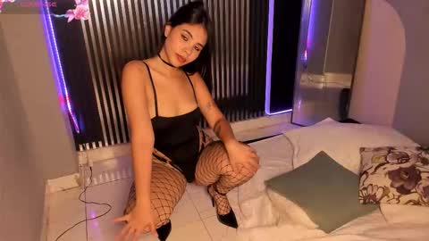 Snapshot of emily_beltonn chatting on October 11, 9:02 pm online show from October 11, 9:02 pm