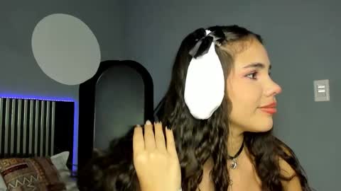 Snapshot of emily_beltonn chatting on October 27, 8:13 pm online show from October 27, 8:13 pm