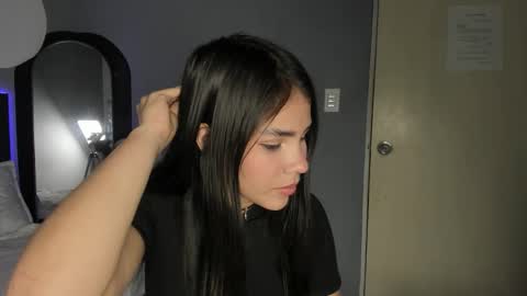 Snapshot of emily_beltonn chatting on November 21, 9:46 pm online show from November 21, 9:46 pm