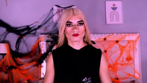 emily_castillo1_ online show from October 8, 5:49 am