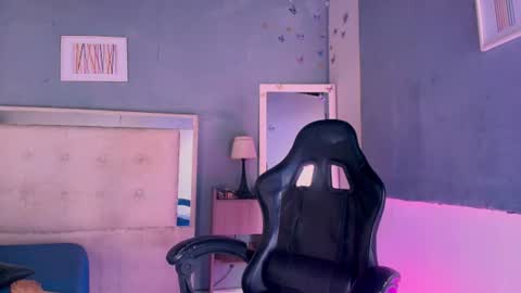emily_castillo1_ online show from June 24, 4:22 am