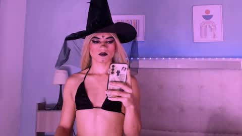 emily_castillo_1 online show from October 4, 5:27 am