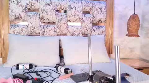 Snapshot of emily_dempsey chatting on June 30, 7:15 pm emily_dempsey online show from June 30, 7:15 pm