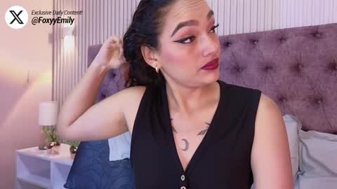 Snapshot of emily_foxyy chatting on October 20, 8:09 pm Emily online show from October 20, 8:09 pm
